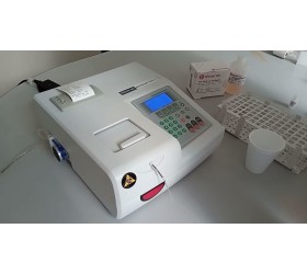 Analisador clínico semiautomático Metrolab 1600DR