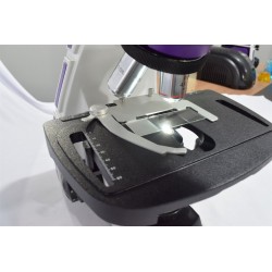 Microscópio Biológico - Trinocular Infinito Planacromático LED